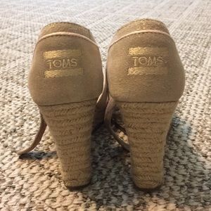 Toms